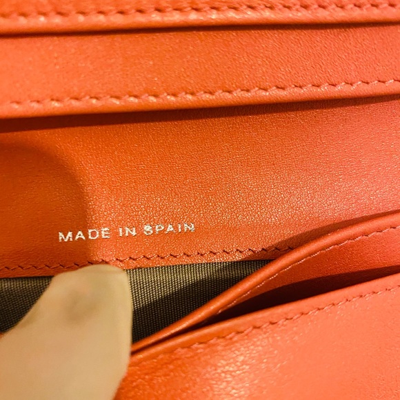 Chanel patent quilted diamond  crossbody. - Picture 8 of 16